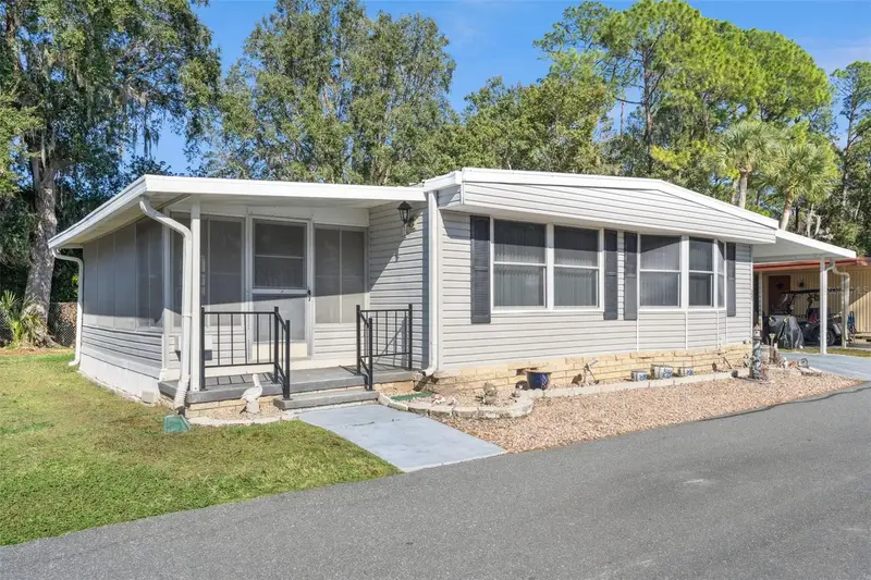 221 Pinewood Dr, FL