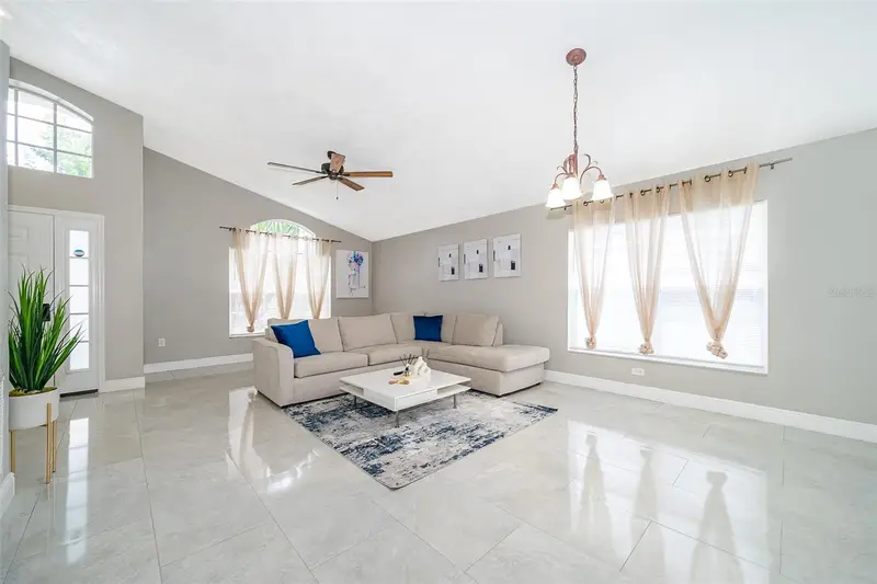 207 Langham Dr, FL
