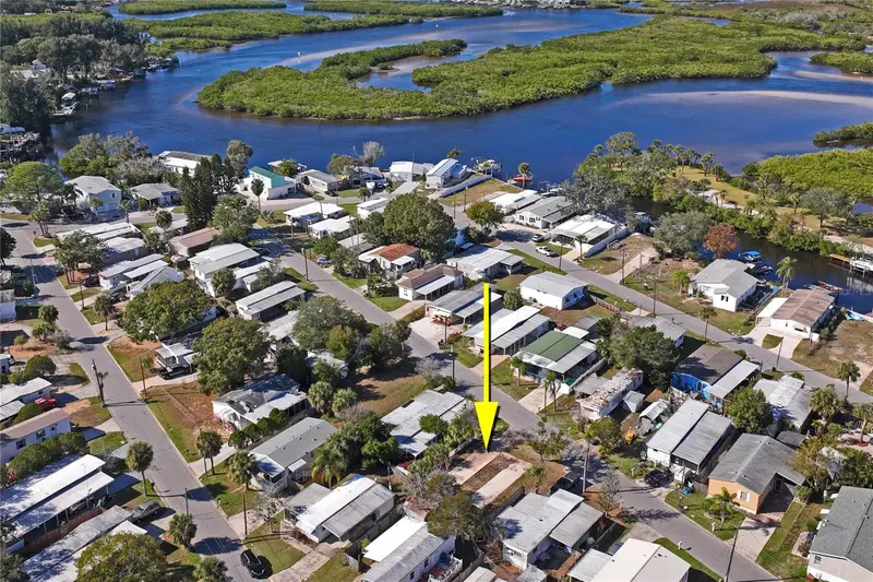 736 Driftwood Ln, FL