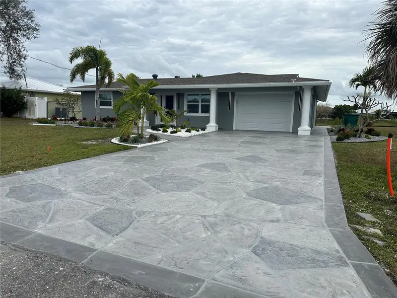 717 Crestview Cir Nw, FL
