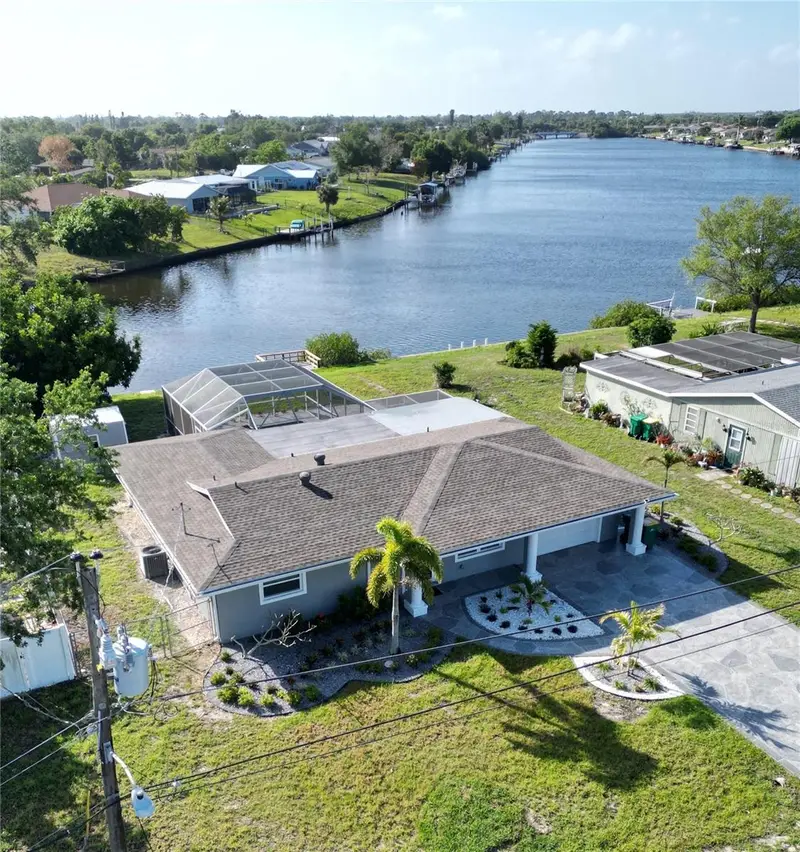 717 Crestview Cir Nw, FL