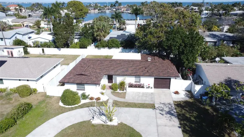 2502 Tropical Shores Dr Se, FL