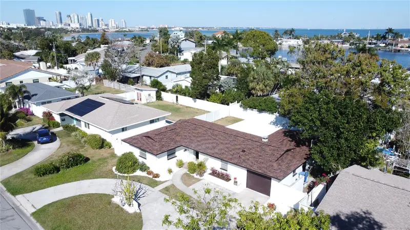 2502 Tropical Shores Dr Se, FL