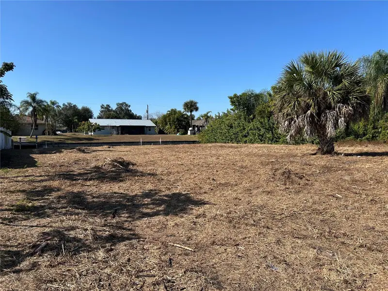 3285 Santa Barbara Dr, FL