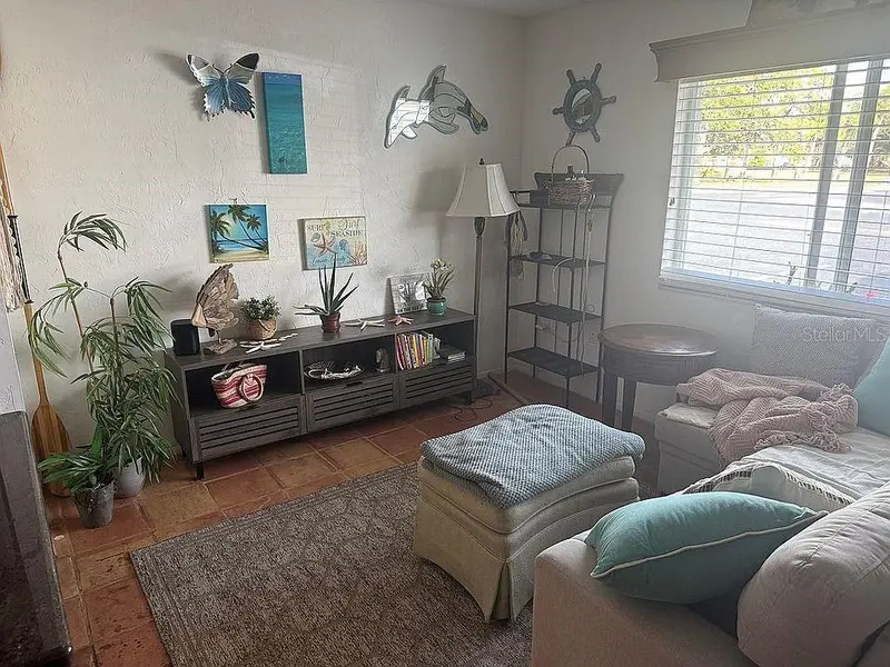 525 Manatee Ct #8, FL
