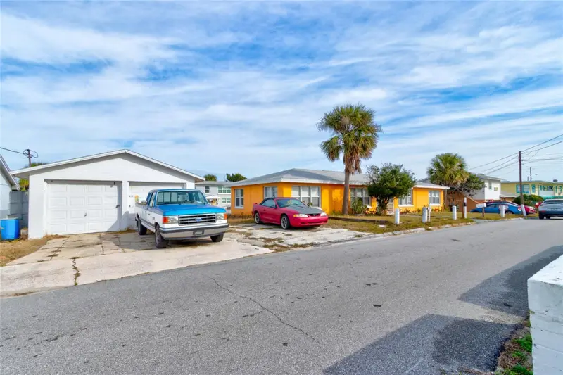 527 Eastwood Ln, FL