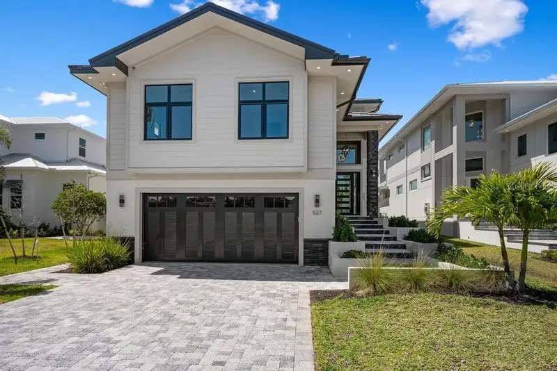 527 Venice Ln, FL