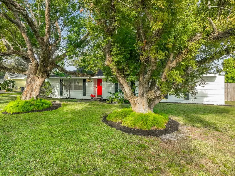 415 Hermitage Dr, FL