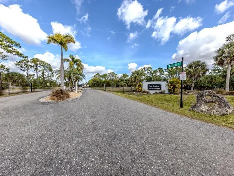 9008 Falcon Ct, FL