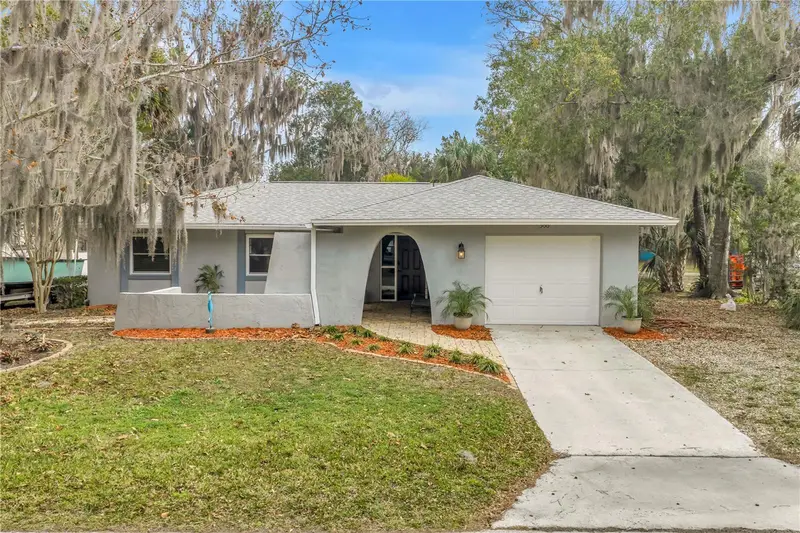 566 Nw Magnolia Cir, FL