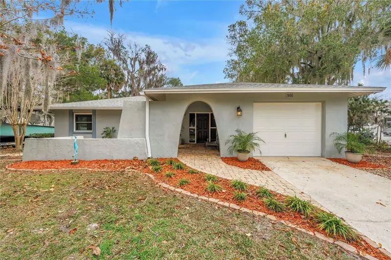 566 Nw Magnolia Cir, FL