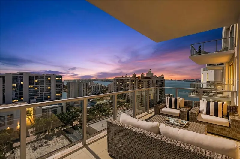 301 Quay Commons #1807, FL