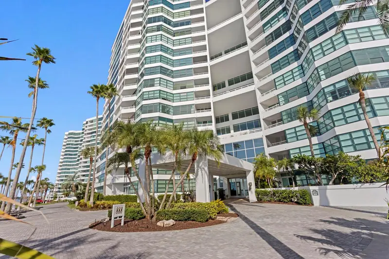 888 Blvd Of The Arts #1402, FL