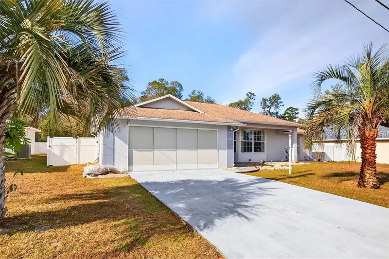 902 Ne 130th Ter, FL
