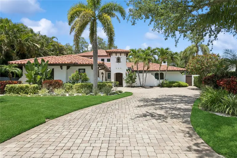 145 Bay Point Dr Ne, FL