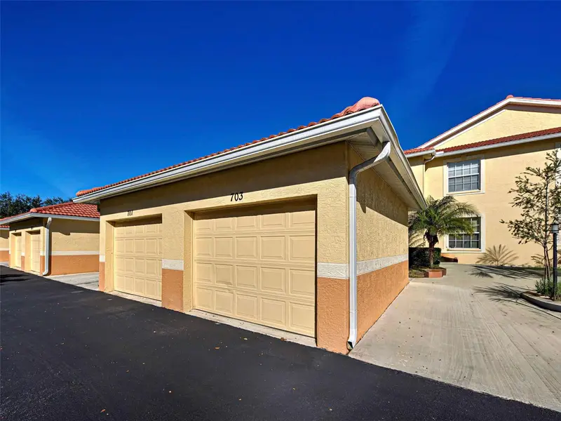 703 Casa Del Lago Way #703, FL