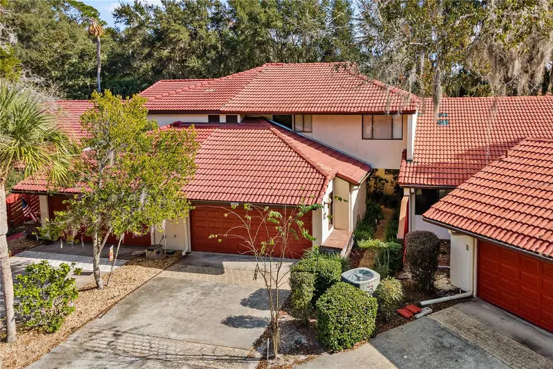402 Clusterwood Dr, FL