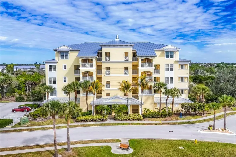 8571 Amberjack Cir #402, FL