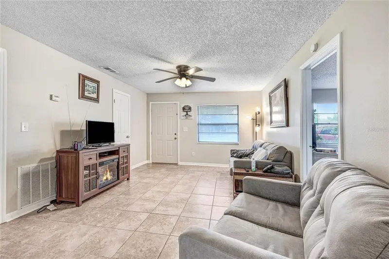 2442 Dianne Dr, FL
