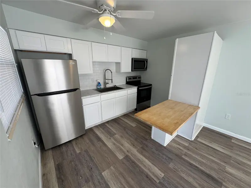 215 Park Blvd S #B, FL