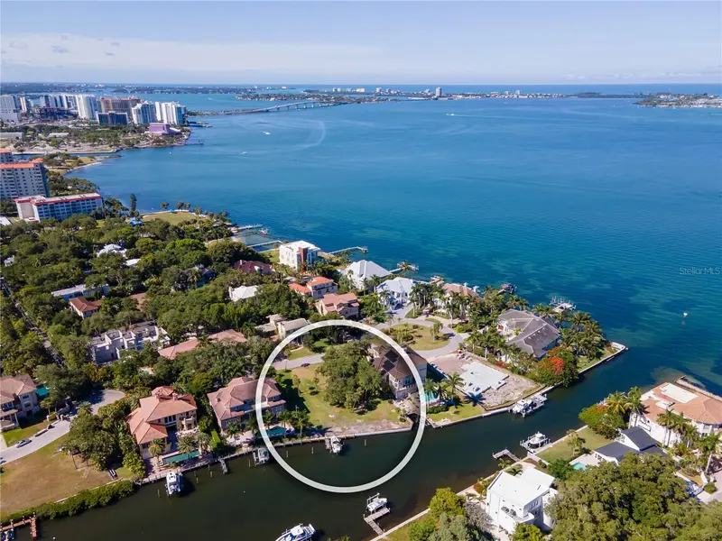955 Whitakers Ln, FL