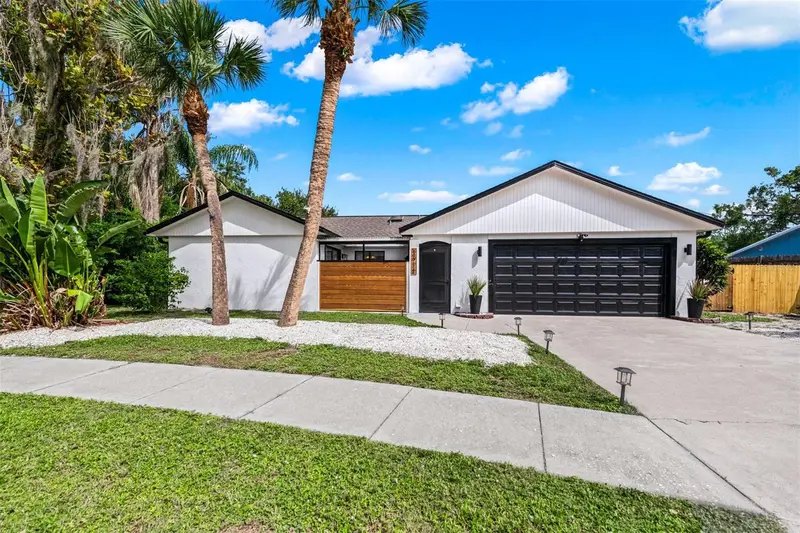 2911 Woodpine Ct, FL