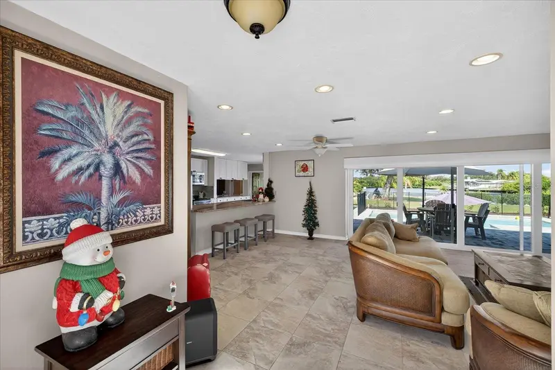 853 Seacrest Dr, FL