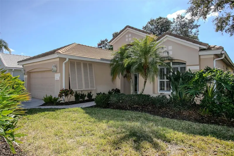 6404 Wentworth Xing, FL