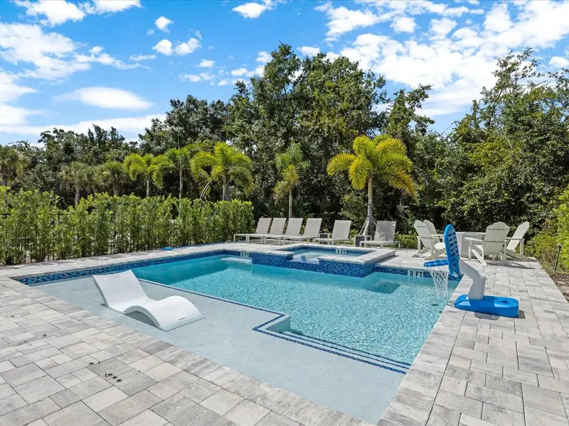 832 Desert Mountain Ct, FL