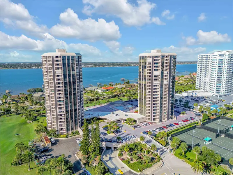 1 Oceans West Blvd #10b4, FL
