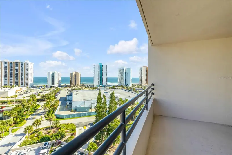 1 Oceans West Blvd #10b4, FL