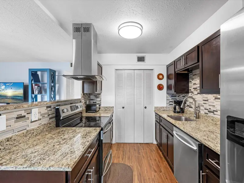 1235 S Highland Ave #2-207, FL