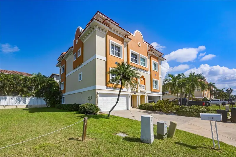 136 175th Ave E, FL