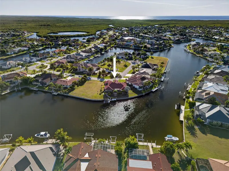 528 Marseilles Ct, FL