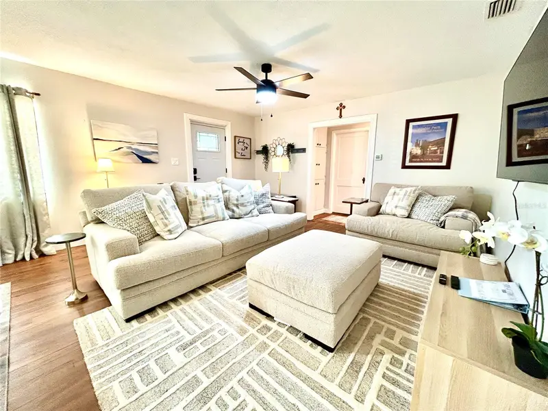 265 W Bay Ave, FL