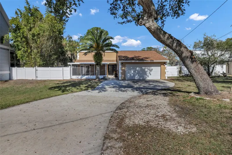 915 Seminole Blvd, FL
