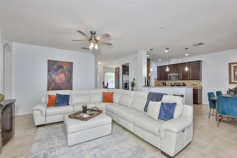 823 Seminole Sky Dr, FL