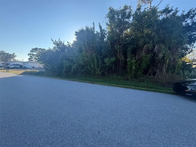 566 Ridgewood St Nw, FL