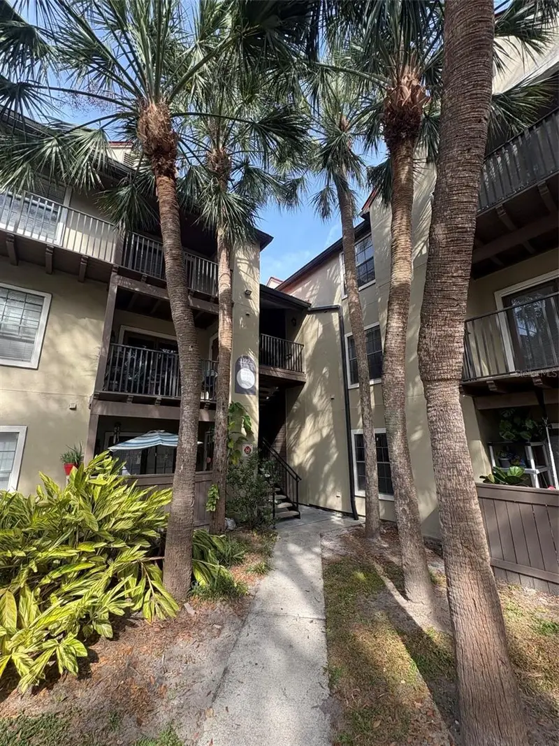 199 Afton Sq #208, FL