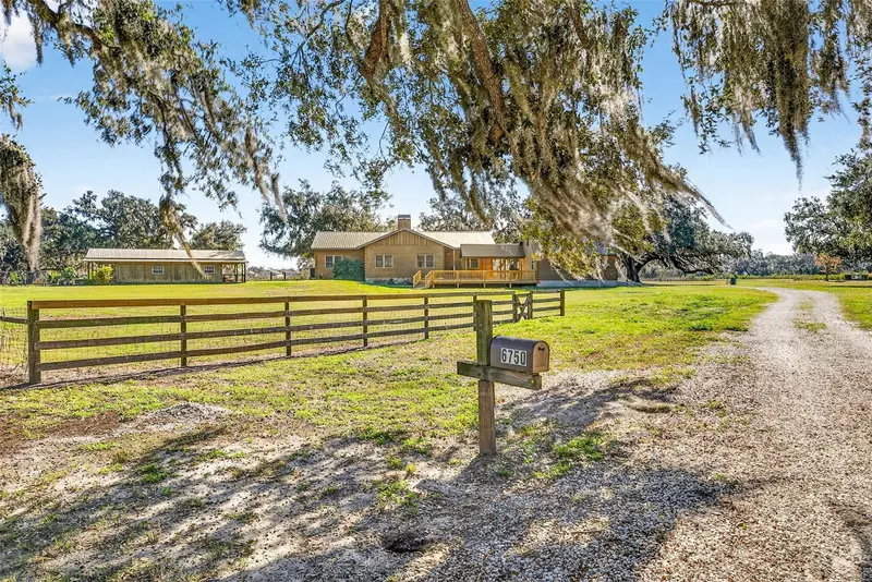 6750 Sutton Oaks Ln, FL