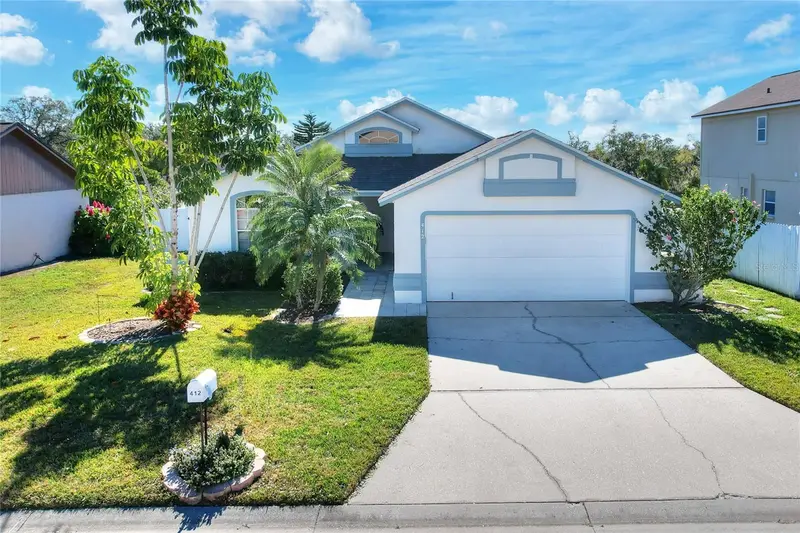 412 Emerald Cove Loop, FL