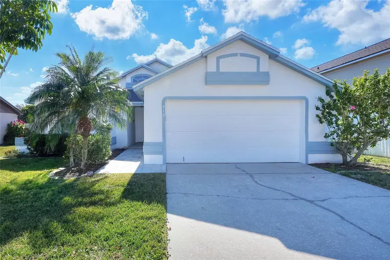 412 Emerald Cove Loop, FL