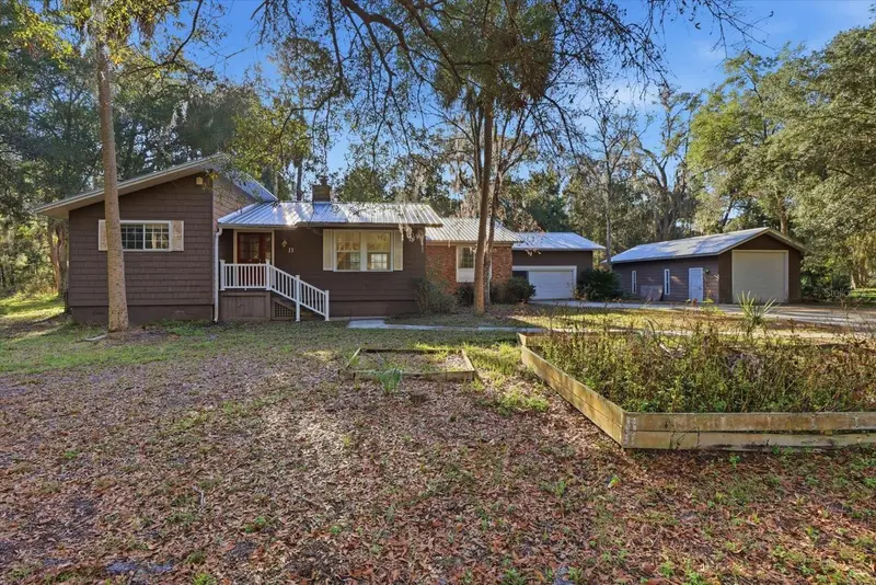 11 Patricia Rd, FL