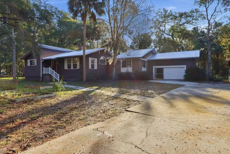 11 Patricia Rd, FL