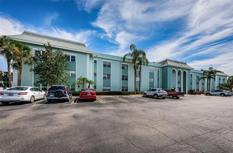 1706 Belleair Forest Dr #322, FL