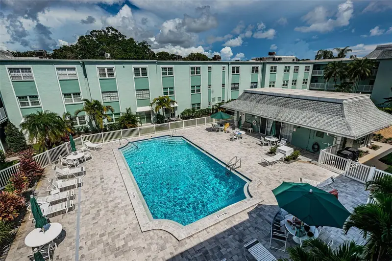 1706 Belleair Forest Dr #322, FL