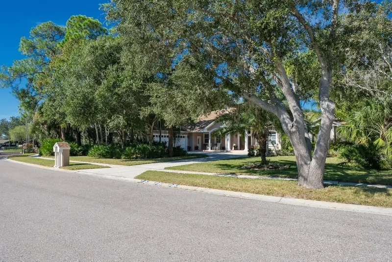 110 Deerpath Dr, FL
