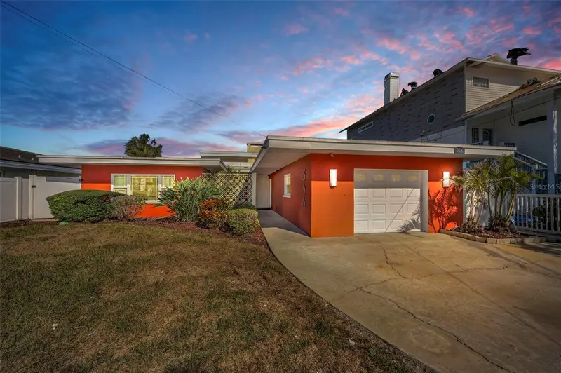 366 La Hacienda Dr, FL