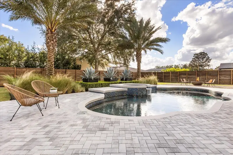 948 Poinciana Ln, FL