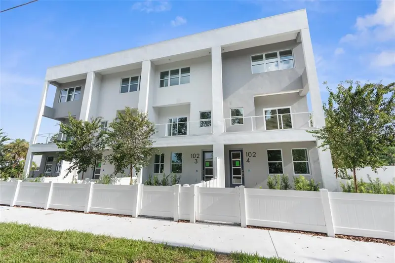 102 W Adalee St #3, FL